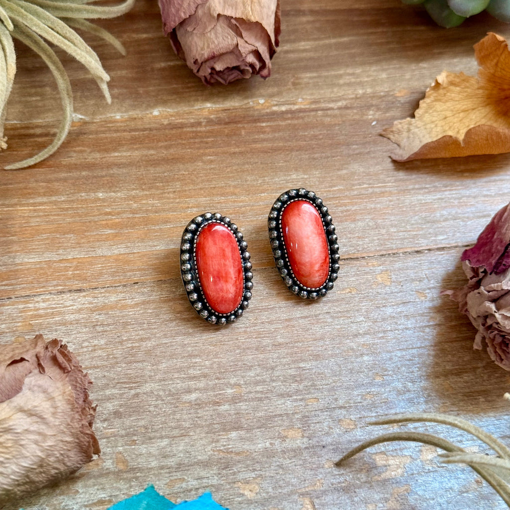 Red Spiny Oyster Beaded Border Stud Earrings – Option 1